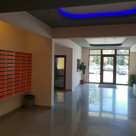 Апартаменти Lxr *